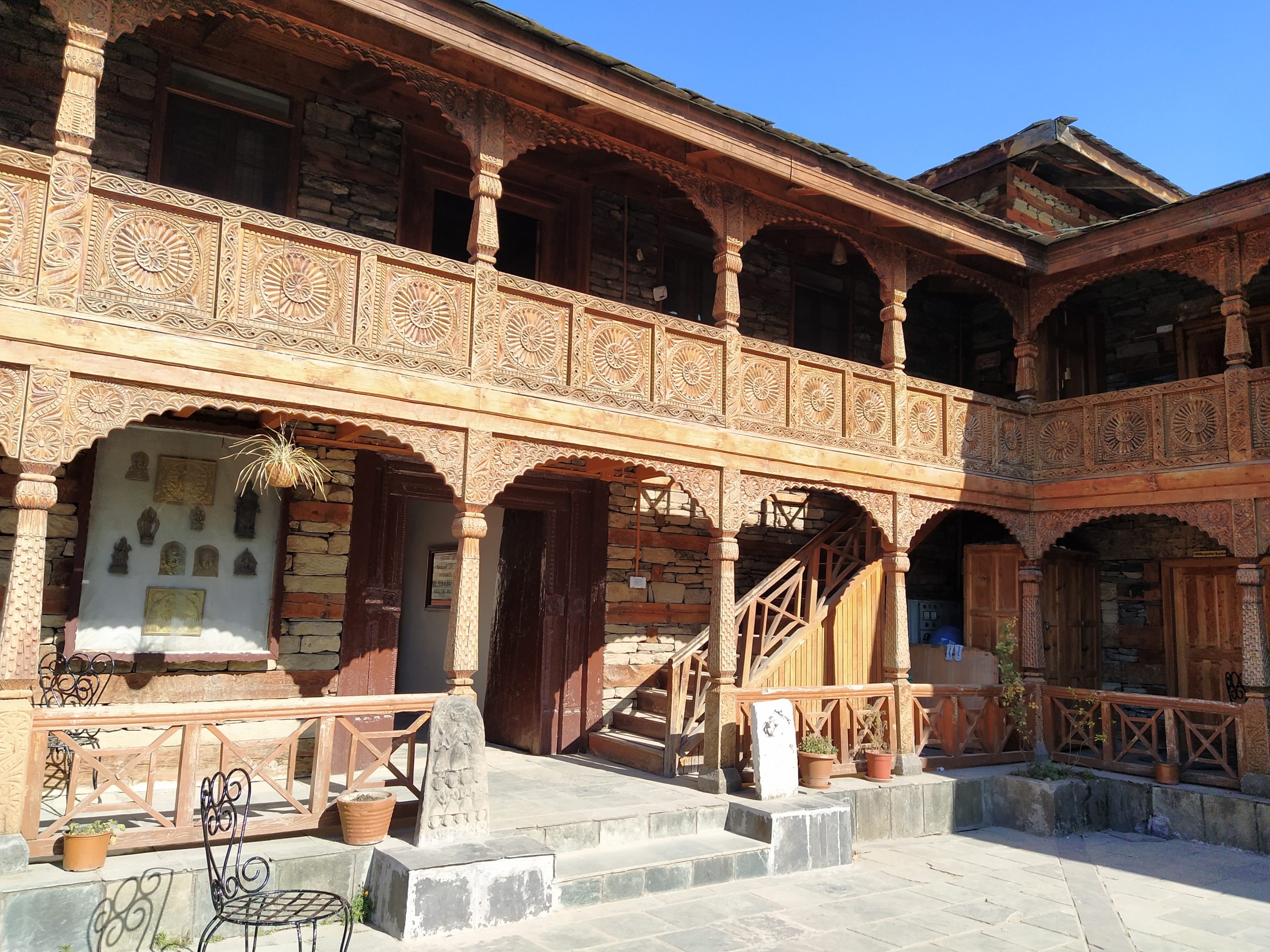 royal castle, kullu manali