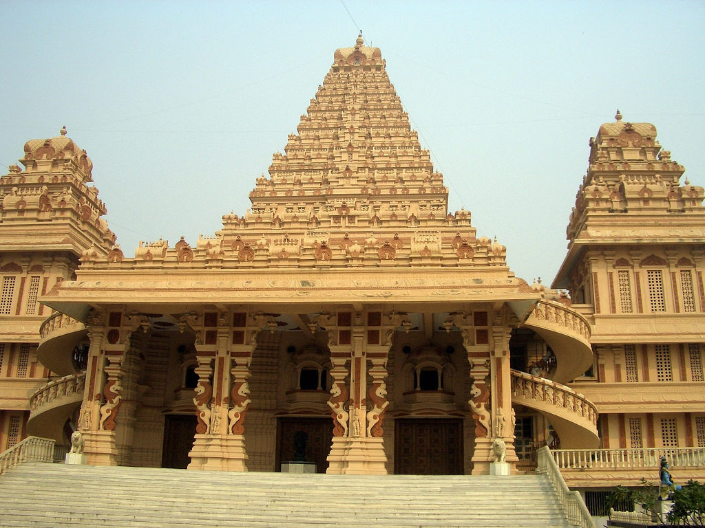 Chhatarpur Temple: